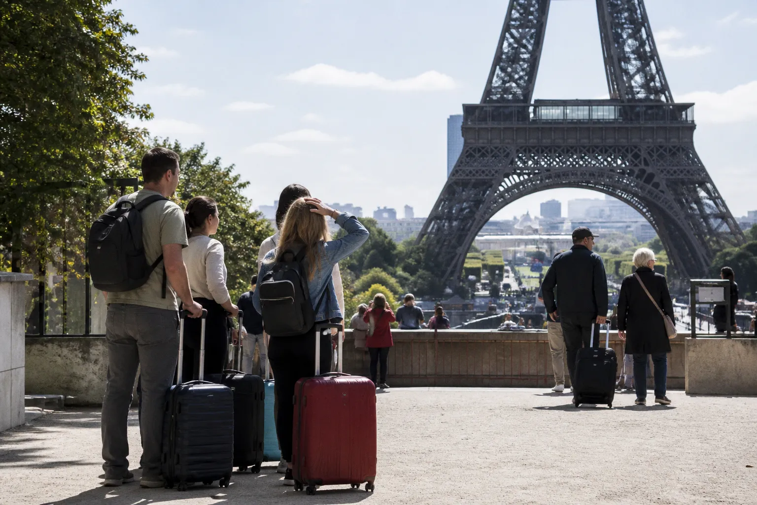 France Issues 173,000 Visas to Russians Despite Tightening Schengen Passport Rules