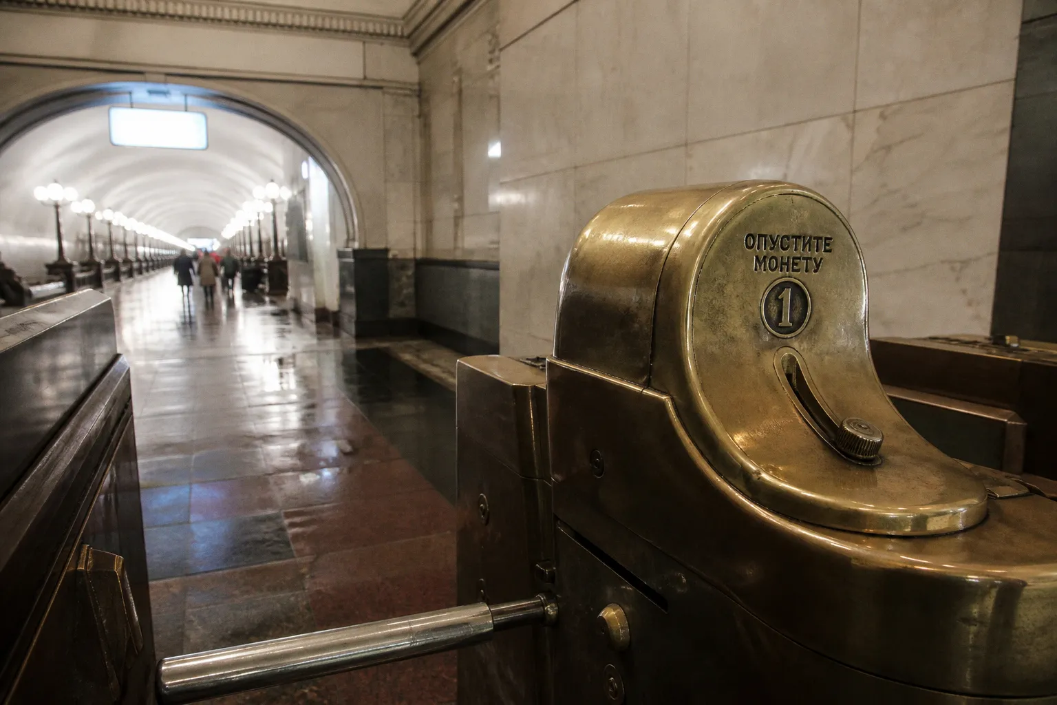 Moscow metro guide: ticket purchase to platform route