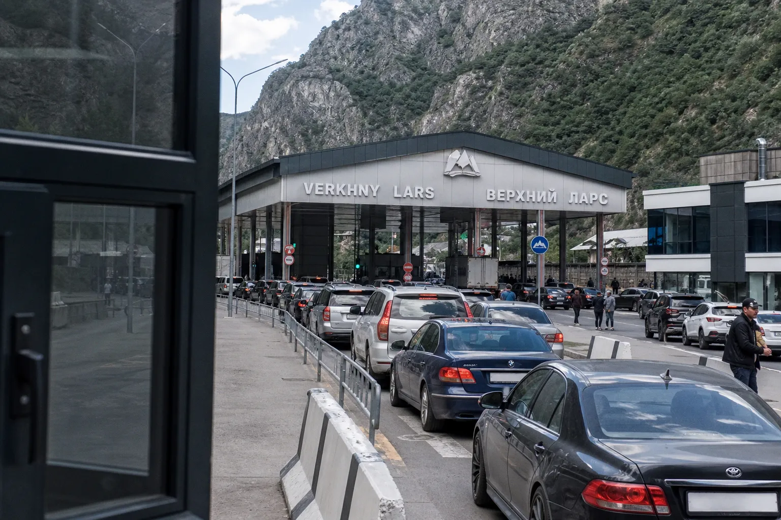 Verkhny Lars Border Crossing Sees Record Surge of 113,000 Travelers in One Week